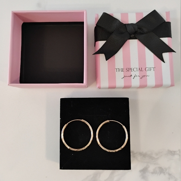 NEW Gold Plated Hoop Earrings - Free Gift Box Included - Picture 7 of 7